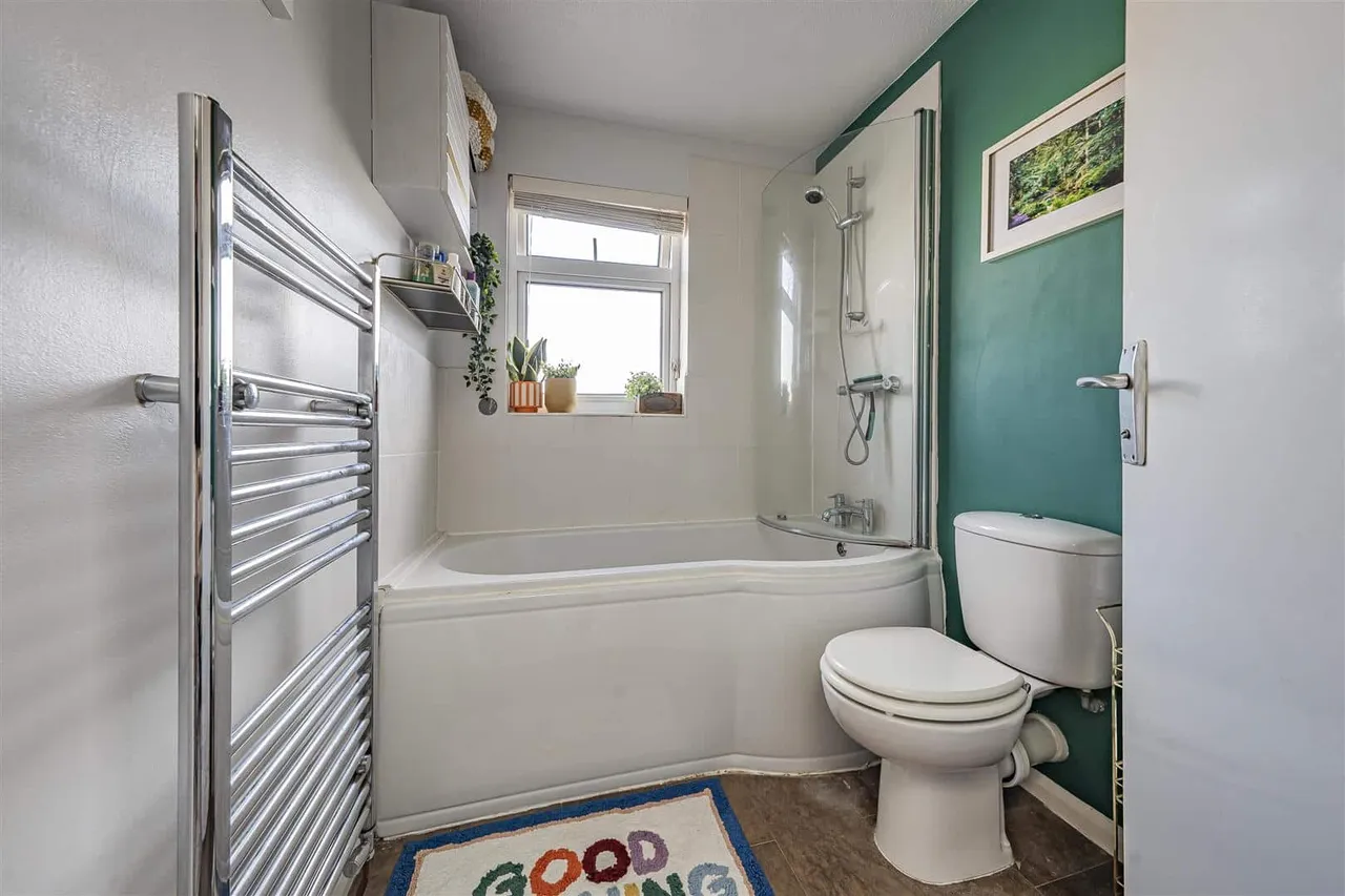 Cobb Close, Datchet, Slough, SL3 9QZ, photo 8