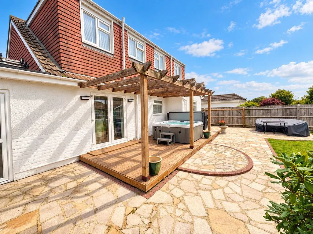 Sea Road, Barton On Sea, BH25, photo 16