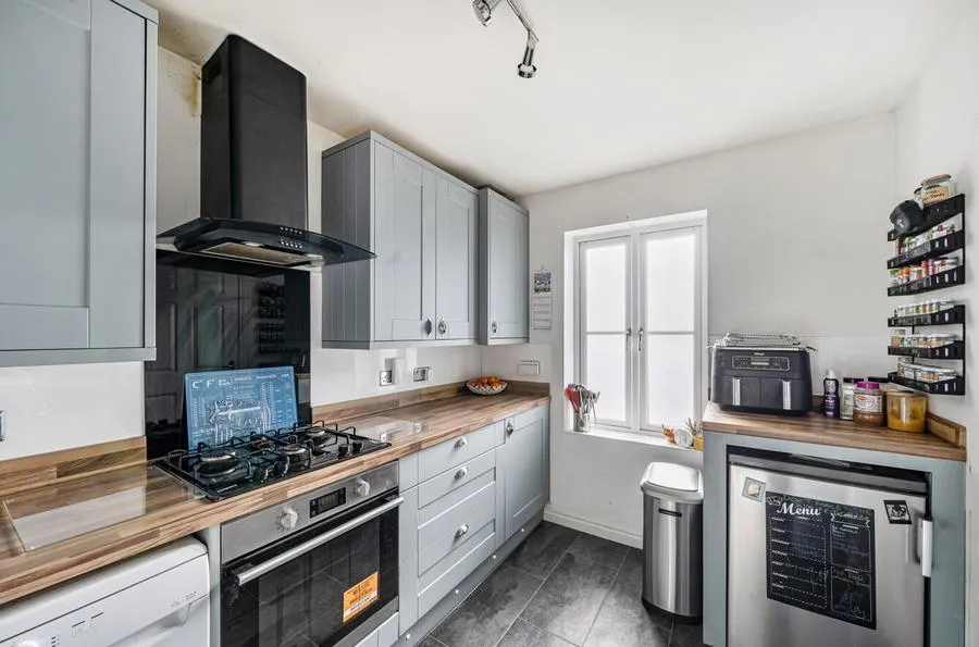 Cassini Drive, Swindon, SN25, photo 3