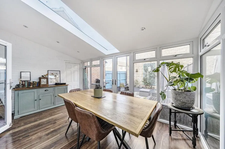 Cassini Drive, Swindon, SN25, photo 6
