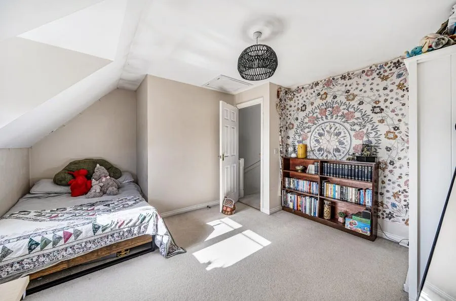 Cassini Drive, Swindon, SN25, photo 12