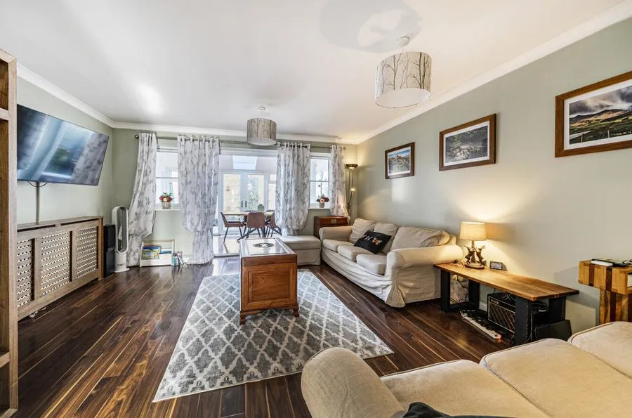 Cassini Drive, Swindon, SN25, photo 4