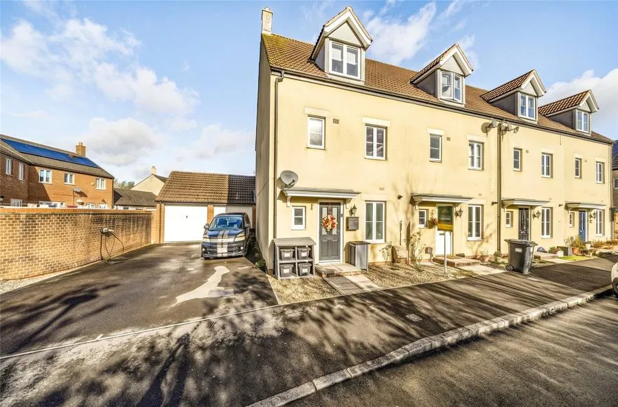 4 bed house for sale, Cassini Drive, Swindon, SN25