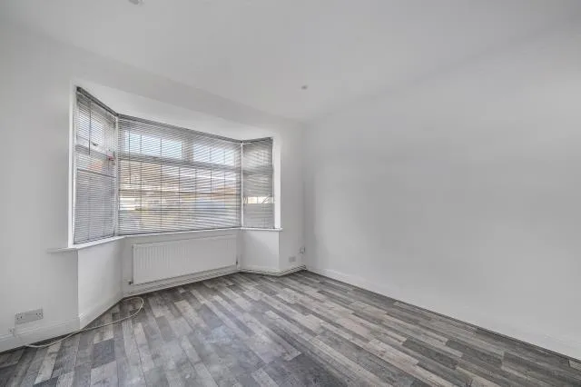 Feltham Road, Ashford, TW15, photo 2