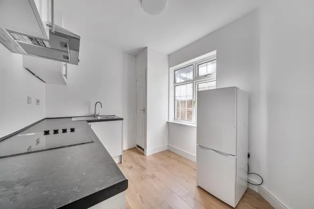 Feltham Road, Ashford, TW15, photo 3