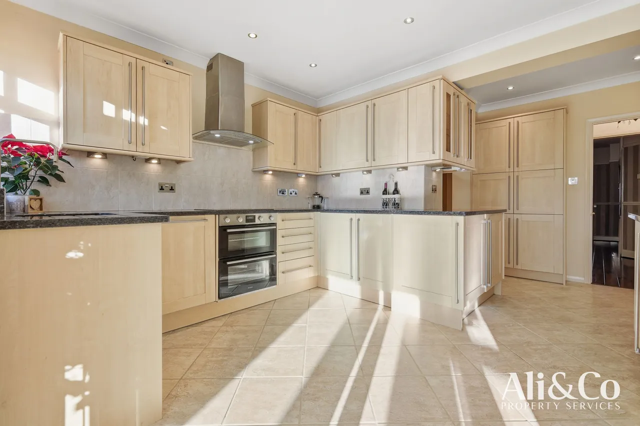 Tennyson Avenue, Grays, Essex, RM17 5RG, photo 6