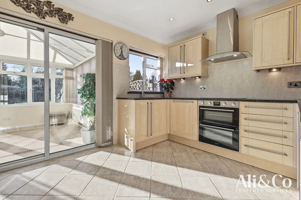 Tennyson Avenue, Grays, Essex, RM17 5RG, photo 7
