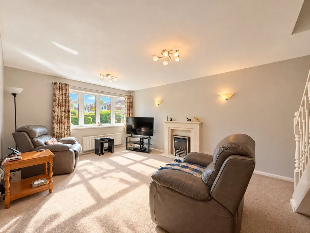 Canterbury Drive, Burntwood, WS7, photo 3