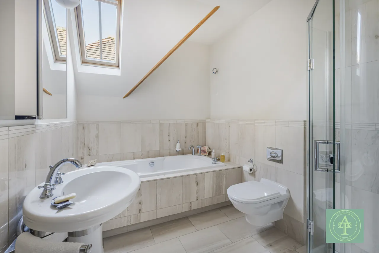Crescent West, Hadley Wood, EN4, photo 33