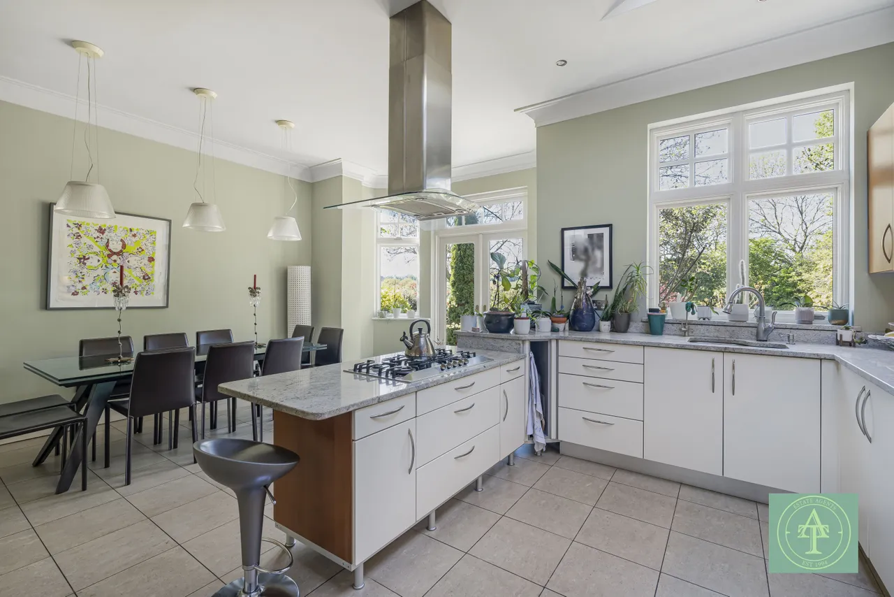 Crescent West, Hadley Wood, EN4, photo 9