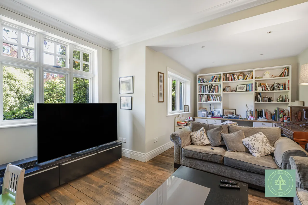 Crescent West, Hadley Wood, EN4, photo 13