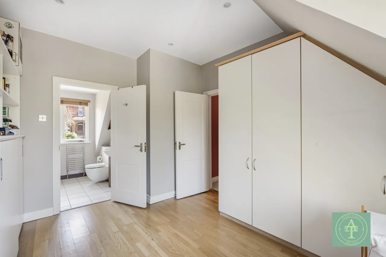 Crescent West, Hadley Wood, EN4, photo 43