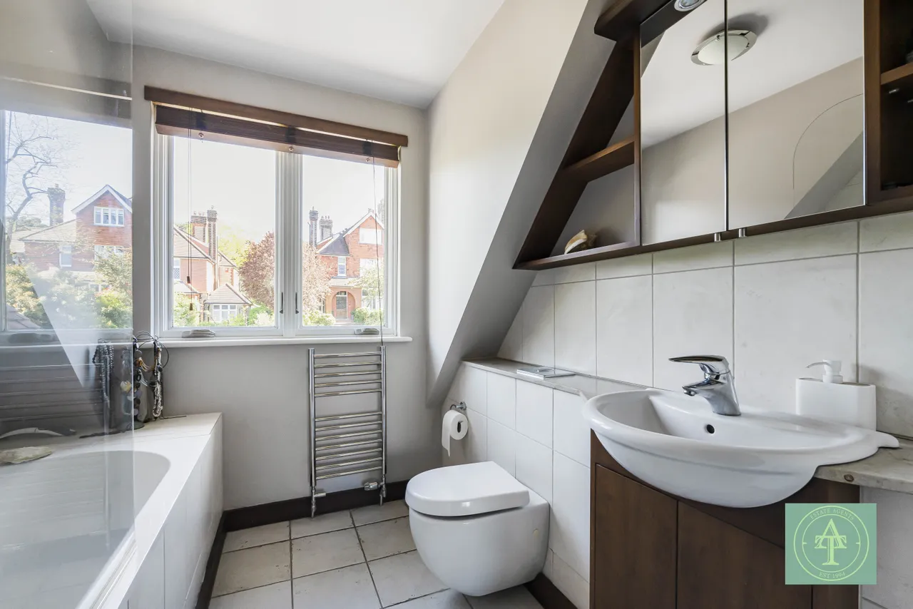 Crescent West, Hadley Wood, EN4, photo 44