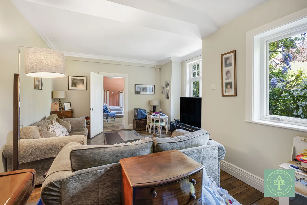 Crescent West, Hadley Wood, EN4, photo 14
