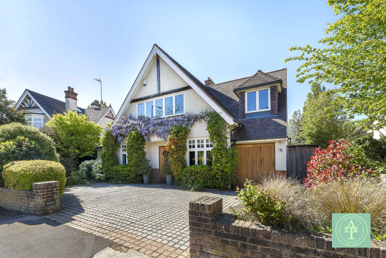 4 bed house for sale — Crescent West, Hadley Wood, EN4