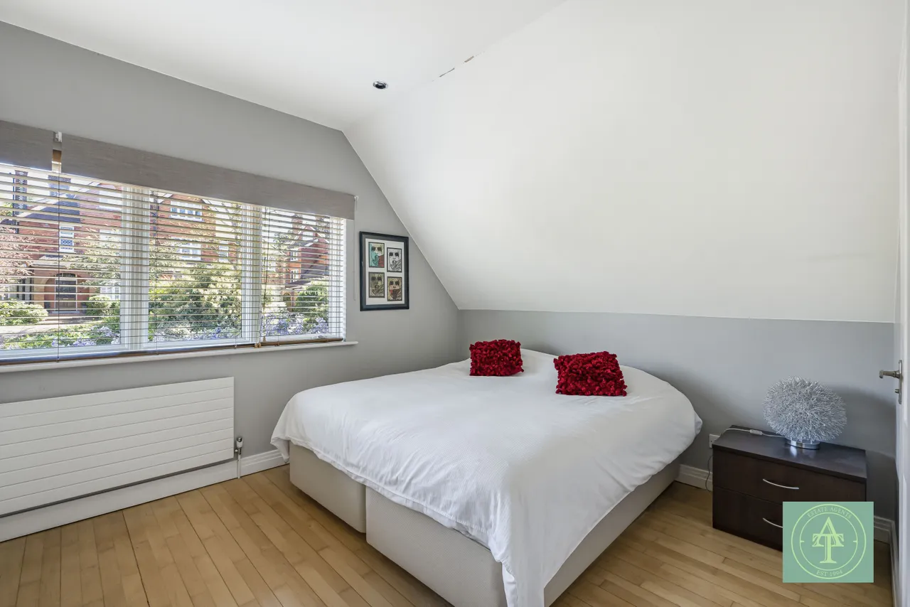 Crescent West, Hadley Wood, EN4, photo 34