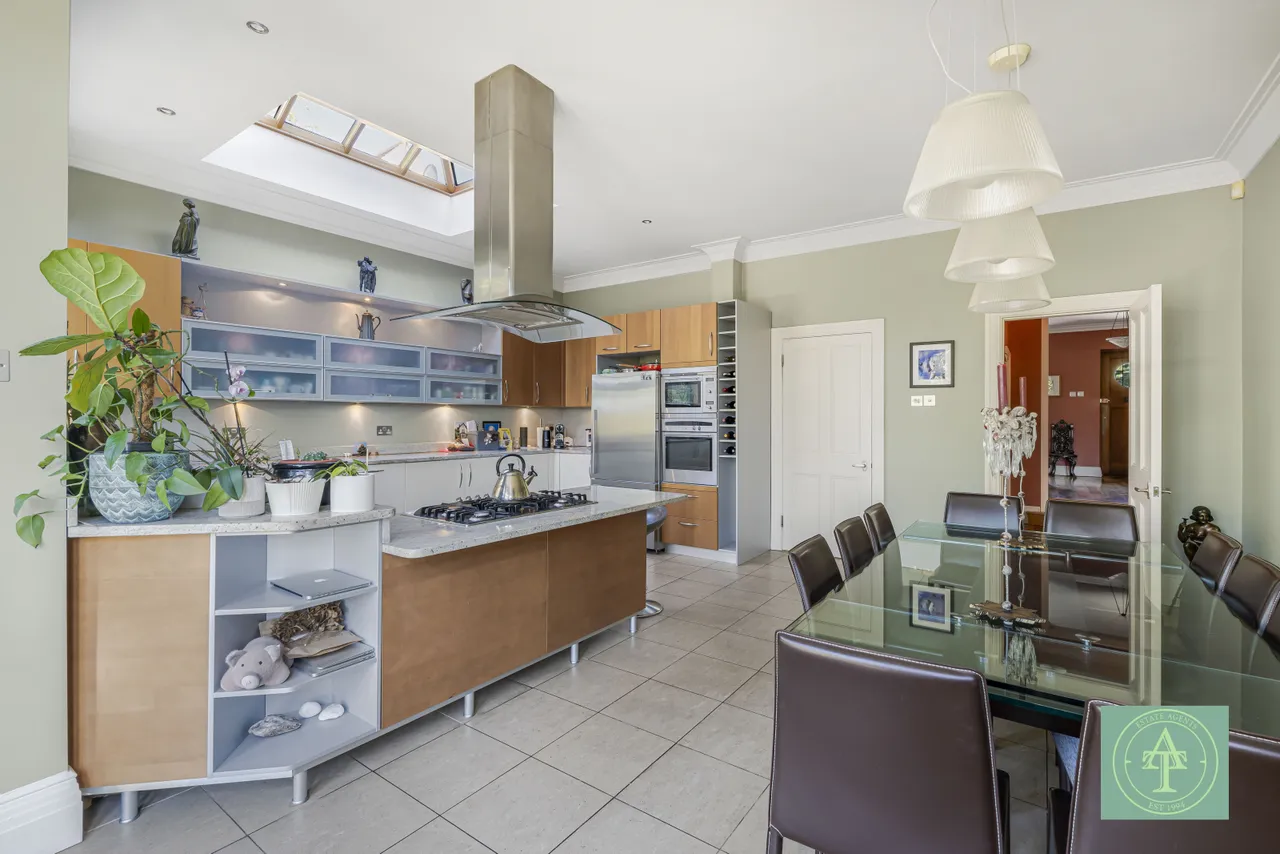 Crescent West, Hadley Wood, EN4, photo 10