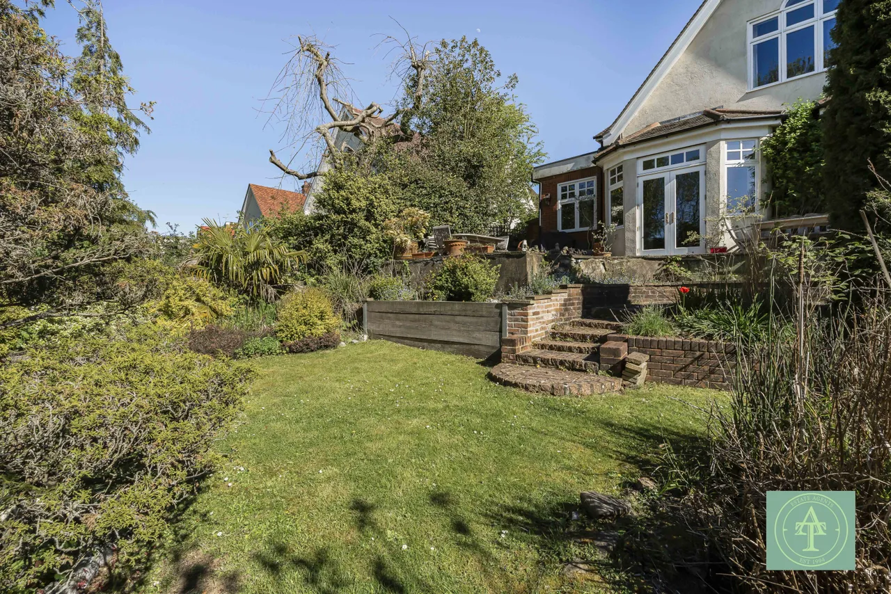 Crescent West, Hadley Wood, EN4, photo 28