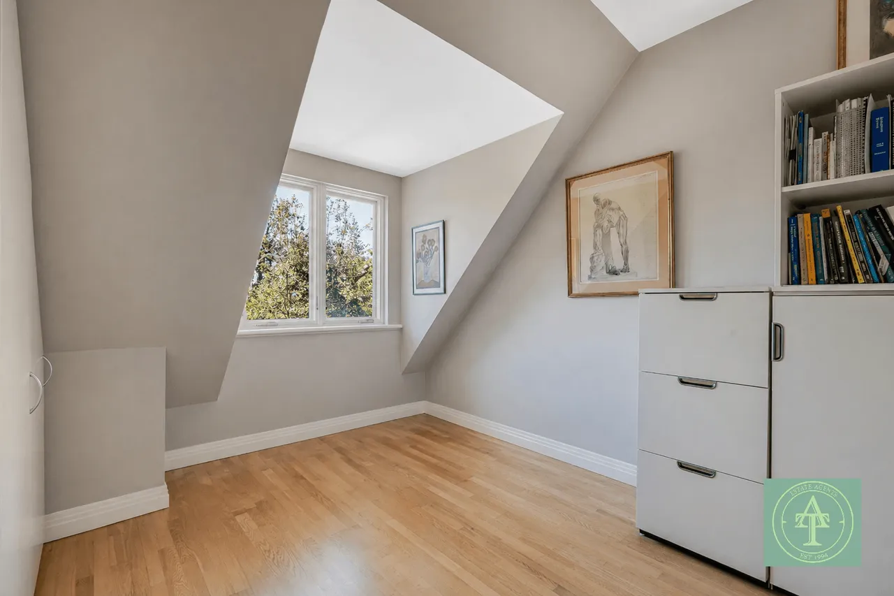 Crescent West, Hadley Wood, EN4, photo 42
