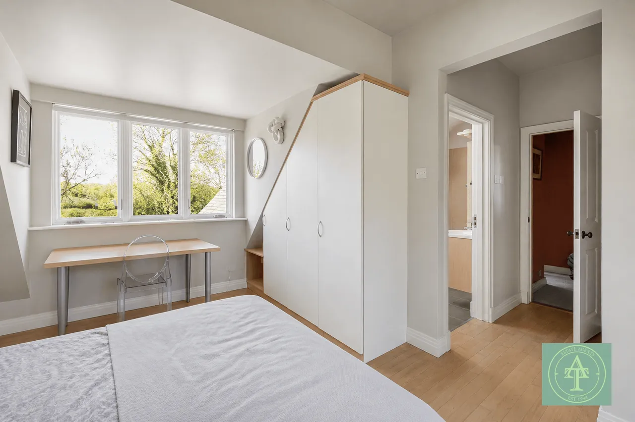 Crescent West, Hadley Wood, EN4, photo 40