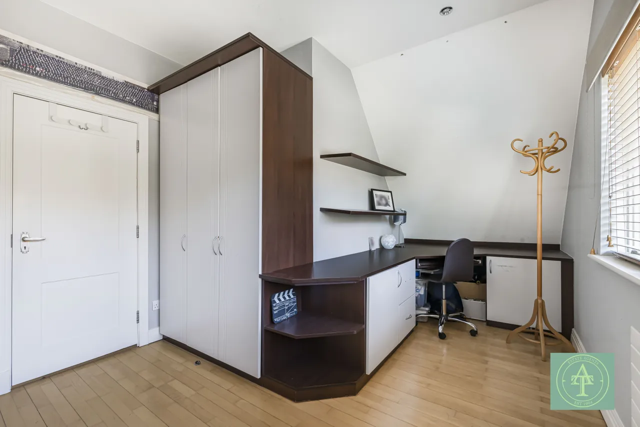 Crescent West, Hadley Wood, EN4, photo 37
