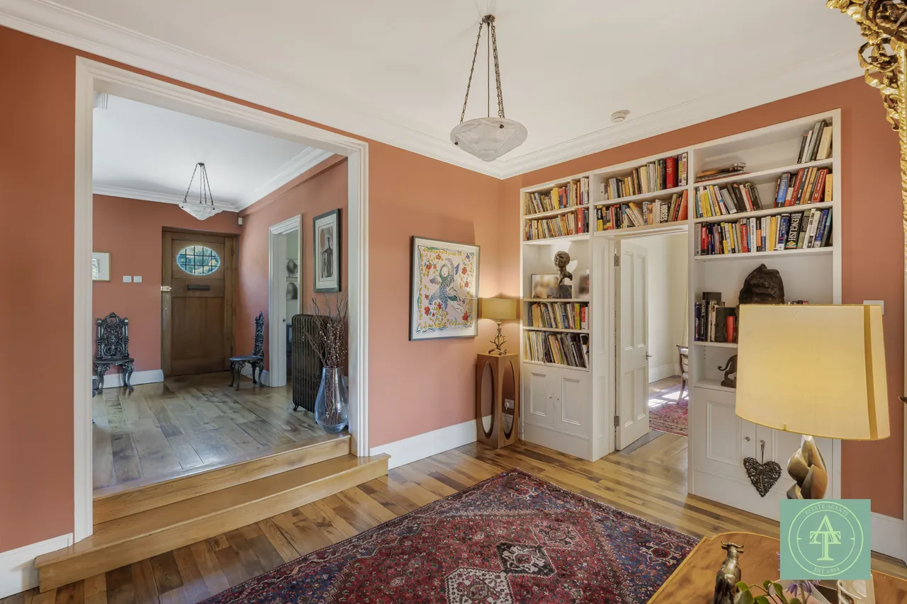 Crescent West, Hadley Wood, EN4, photo 17
