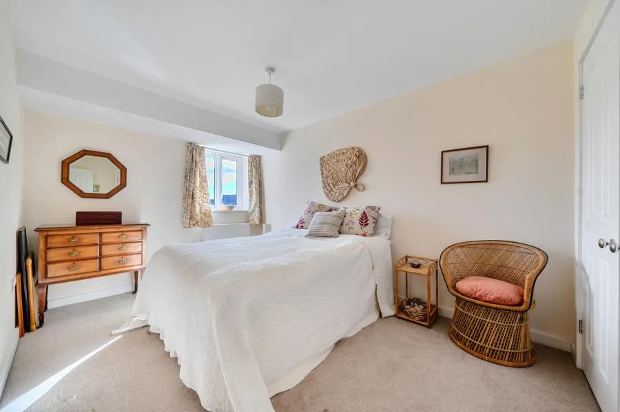 Swinbrook Road, Carterton, OX18, photo 11