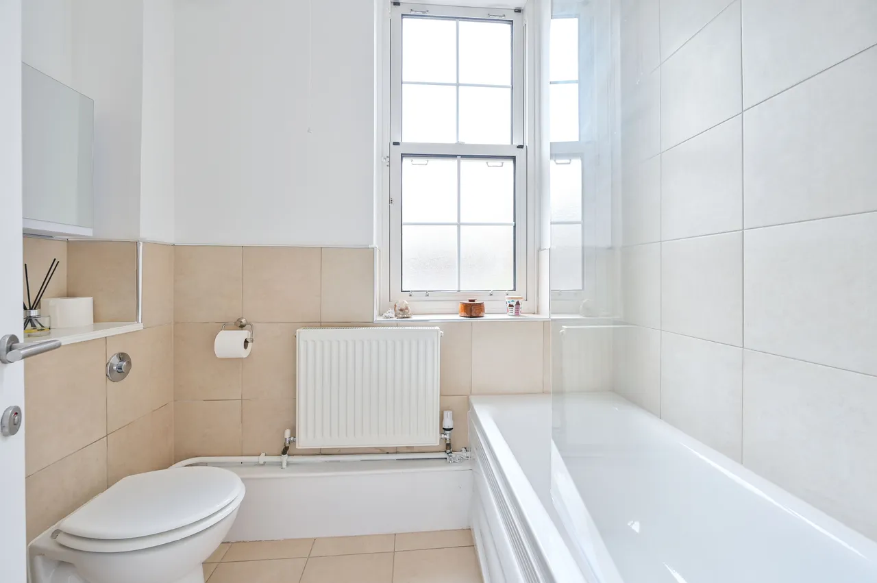 Flat 5 Block J, Peabody Estate, Camberwell Green, London, photo 5