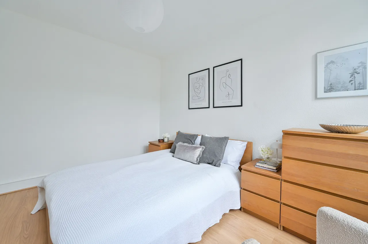 Flat 5 Block J, Peabody Estate, Camberwell Green, London, photo 4