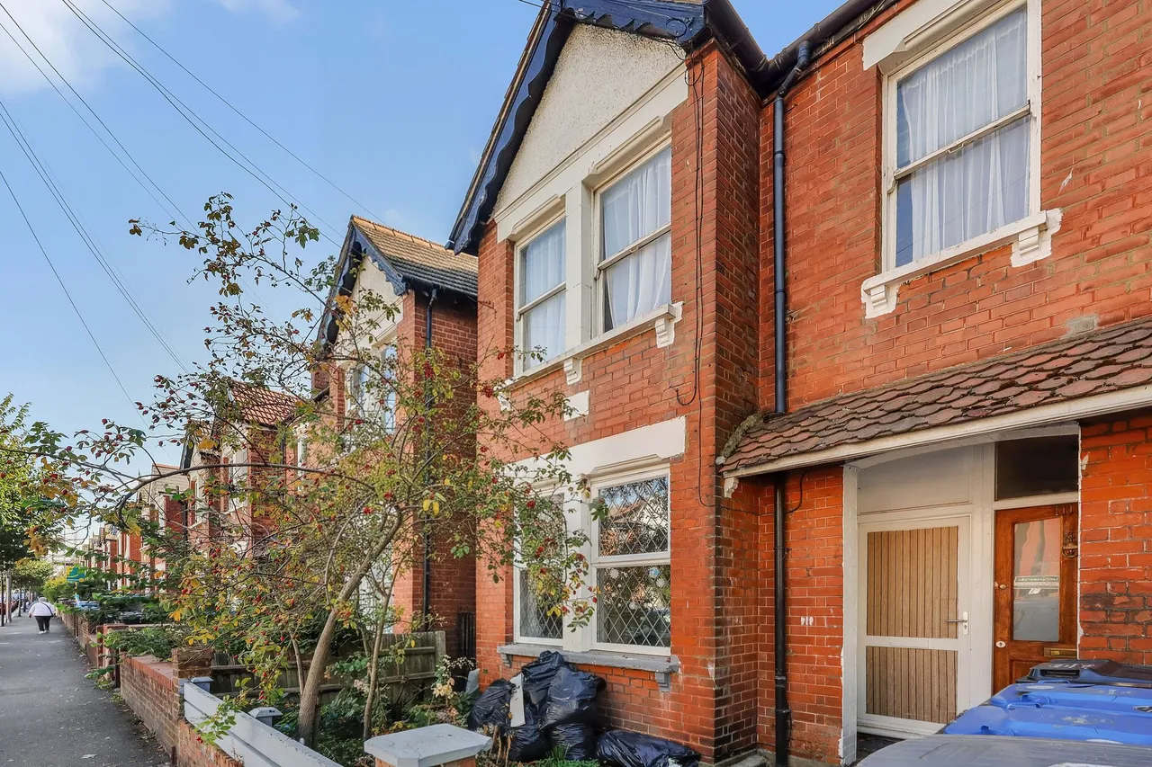 Deacon Road, London, NW2, photo 3
