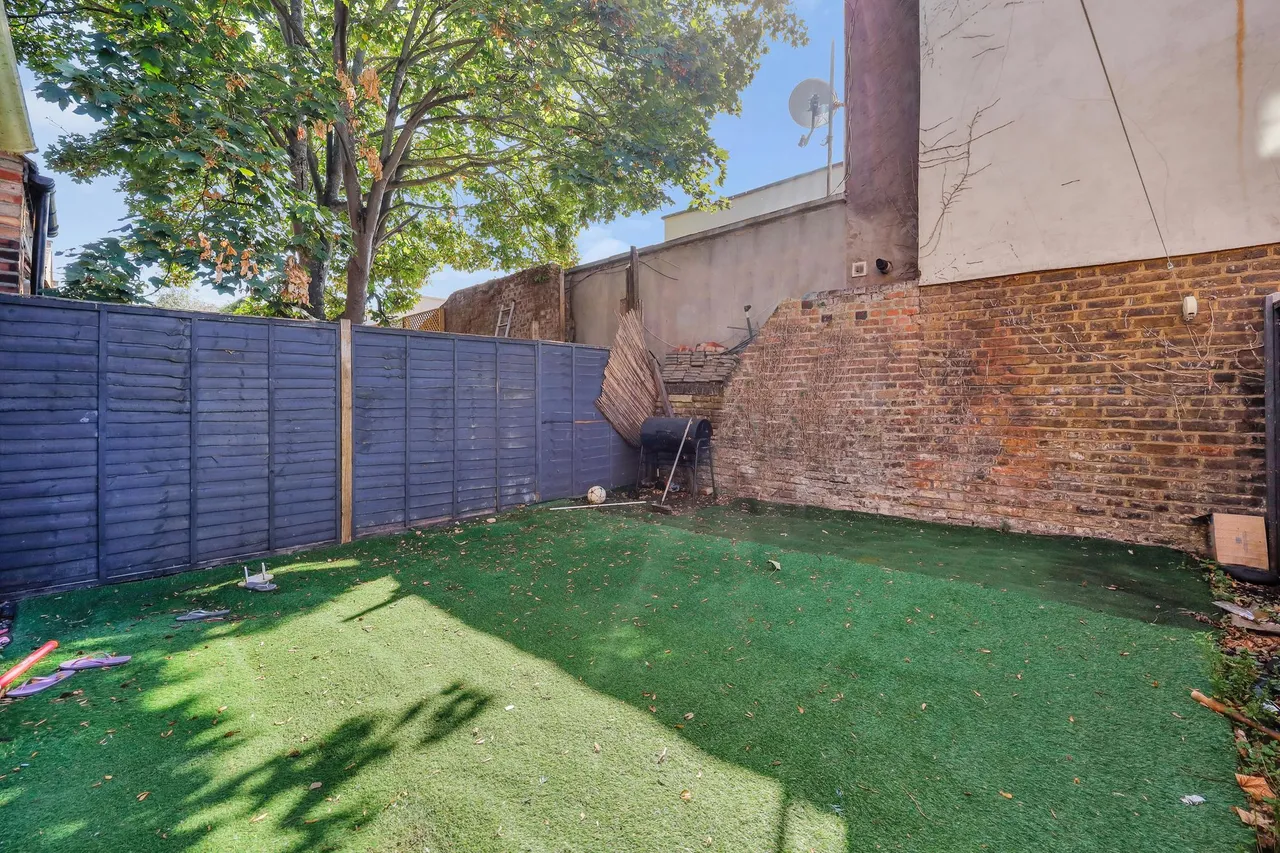 Deacon Road, London, NW2, photo 26