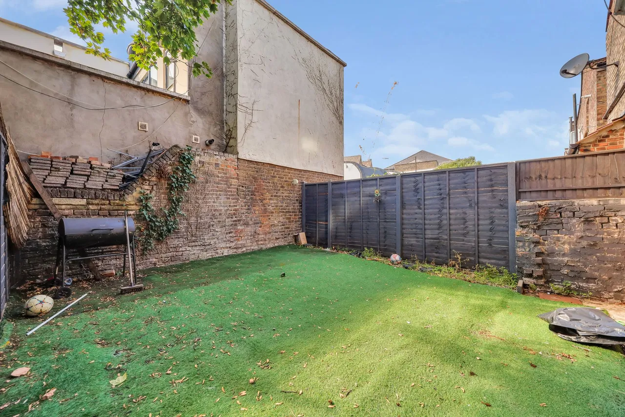 Deacon Road, London, NW2, photo 22
