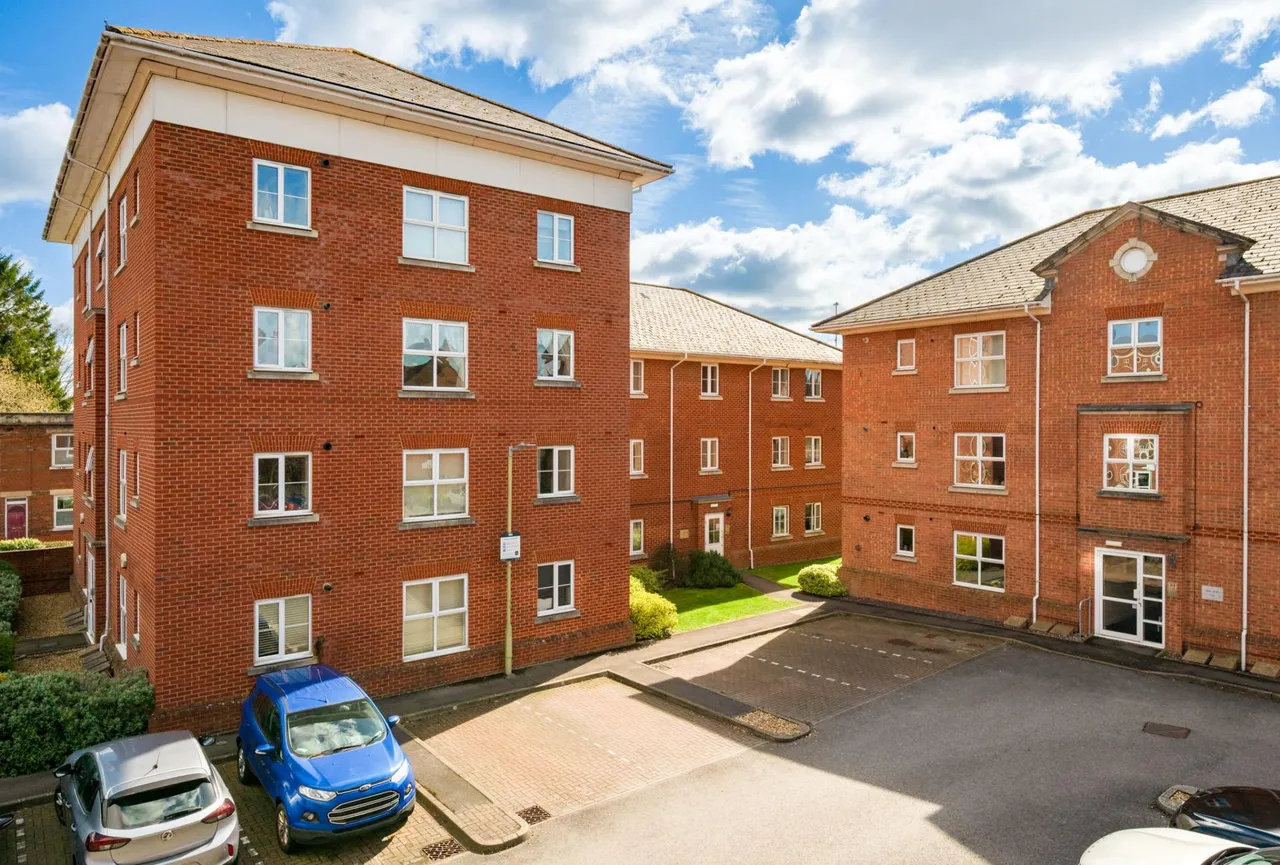 Thornycroft Close, Newbury, RG14, photo 9