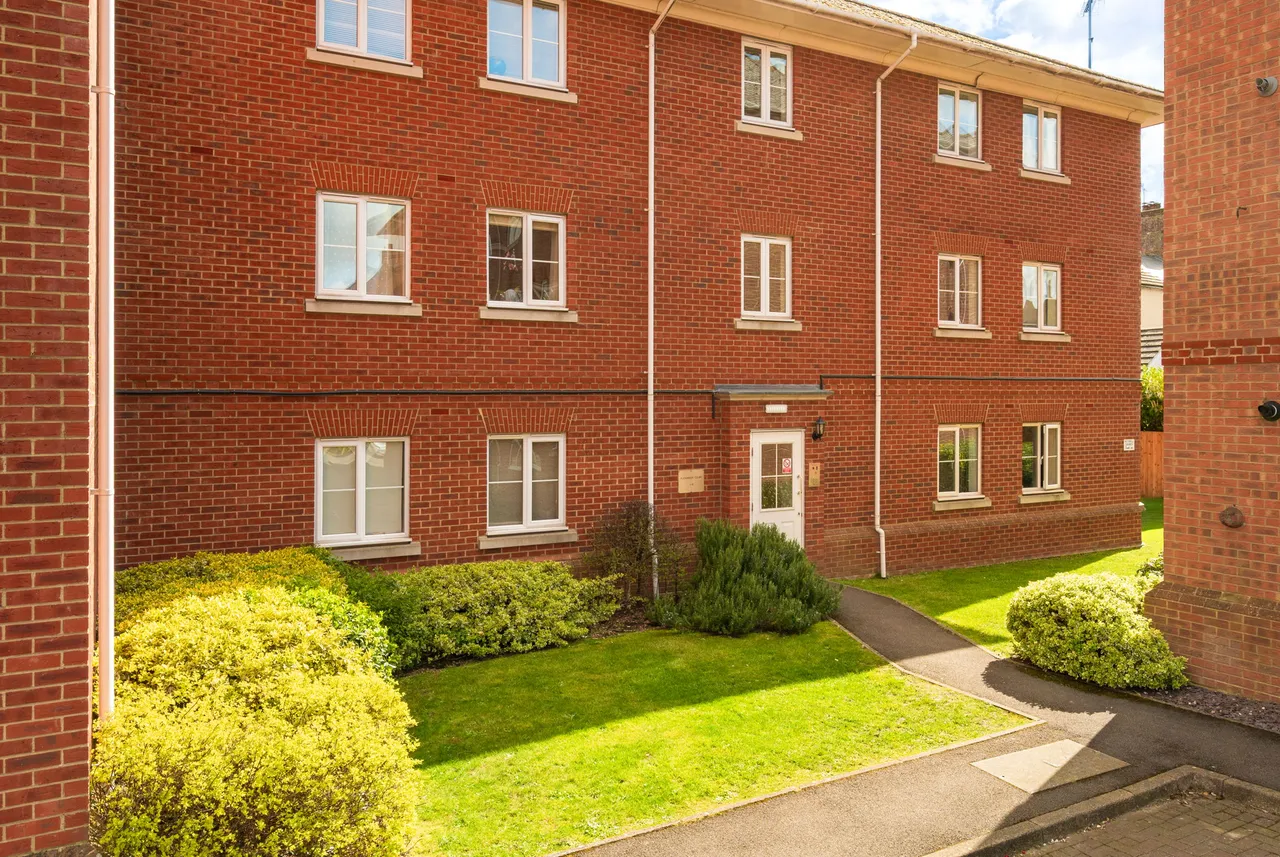 2 bed flat for sale — Thornycroft Close, Newbury, RG14