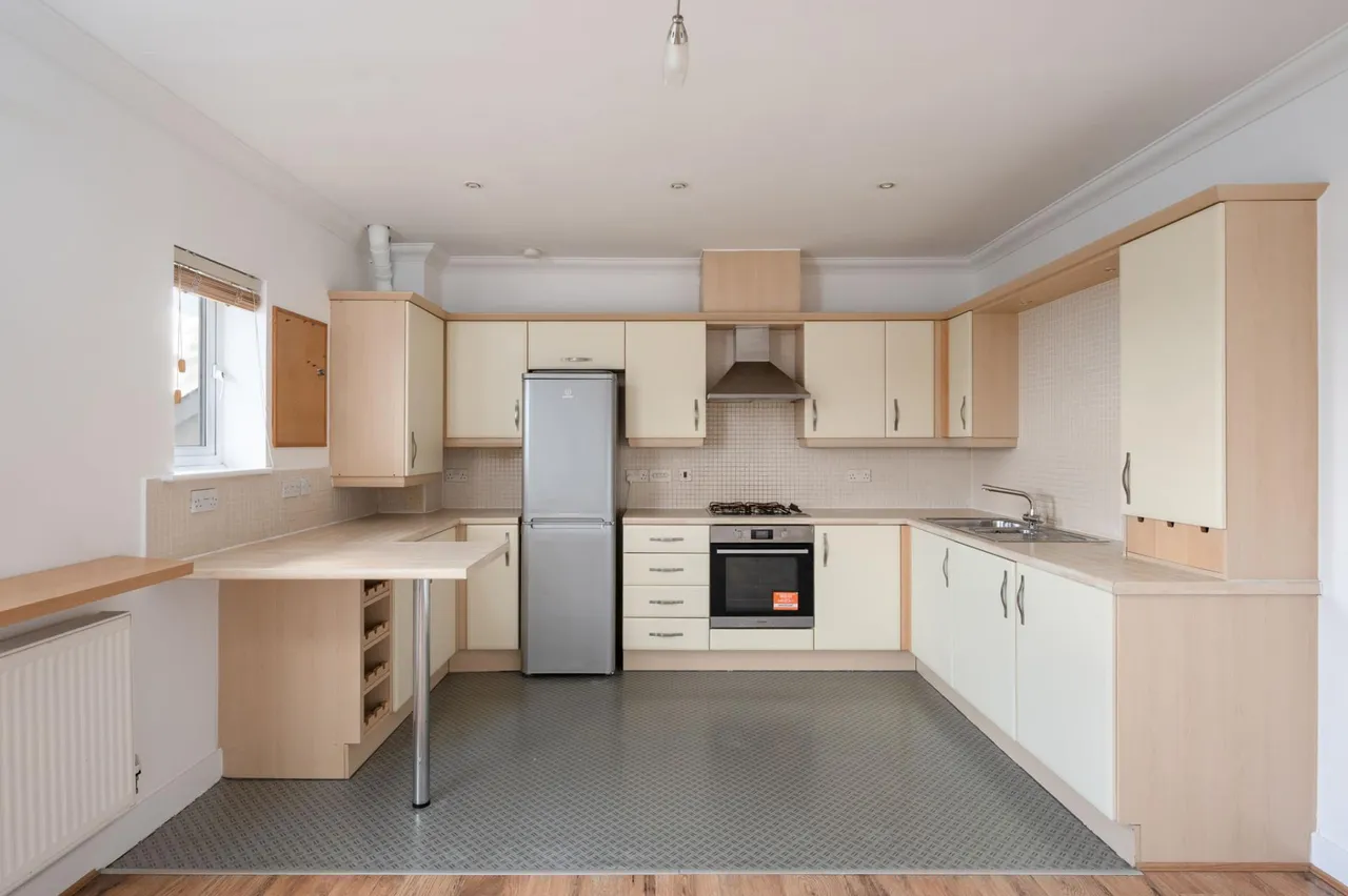 Thornycroft Close, Newbury, RG14, photo 3