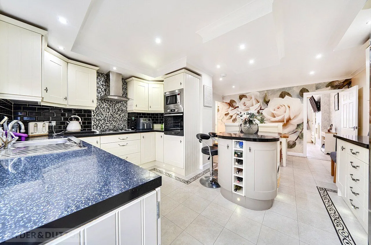 2 bed house for sale, Sedgley Avenue, Buersil, OL16