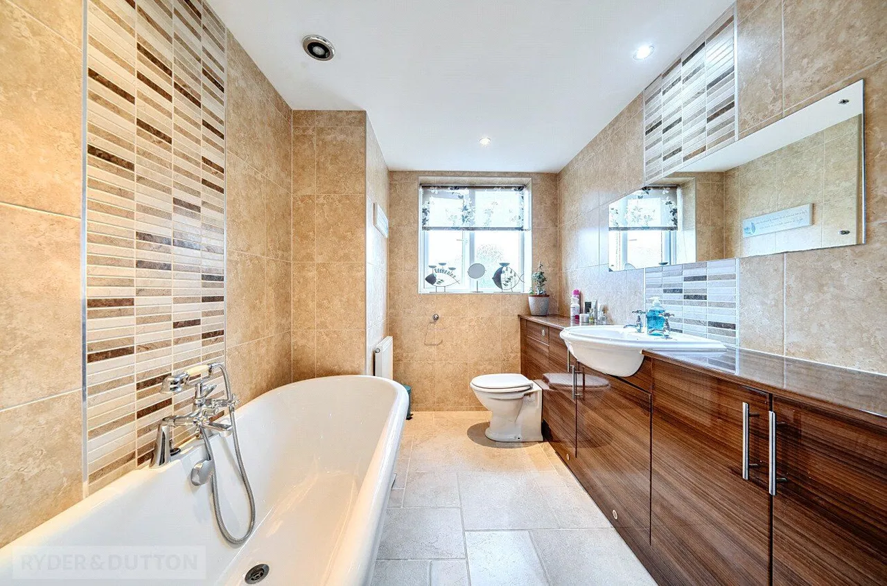 Sedgley Avenue, Buersil, OL16, photo 13