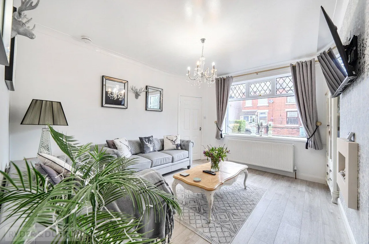 Sedgley Avenue, Buersil, OL16, photo 5