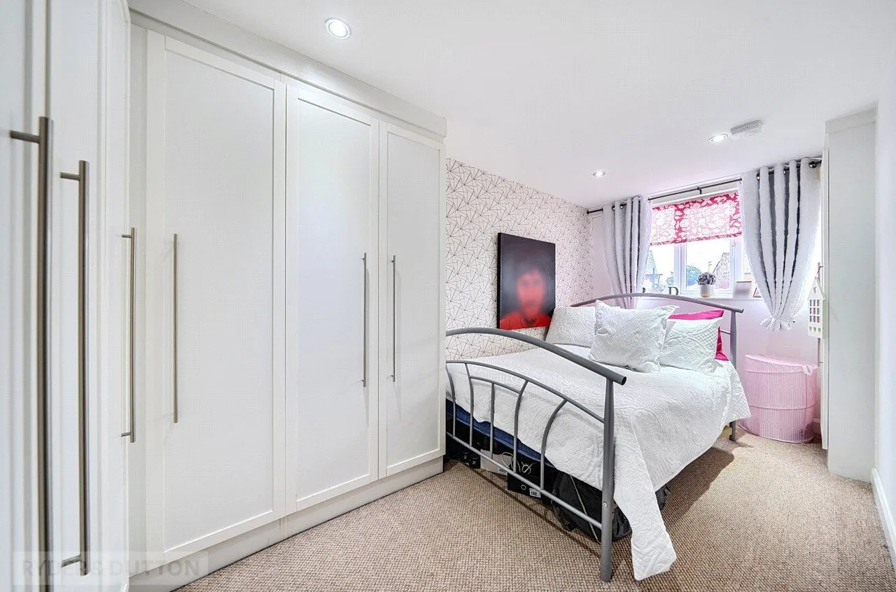 Sedgley Avenue, Buersil, OL16, photo 11