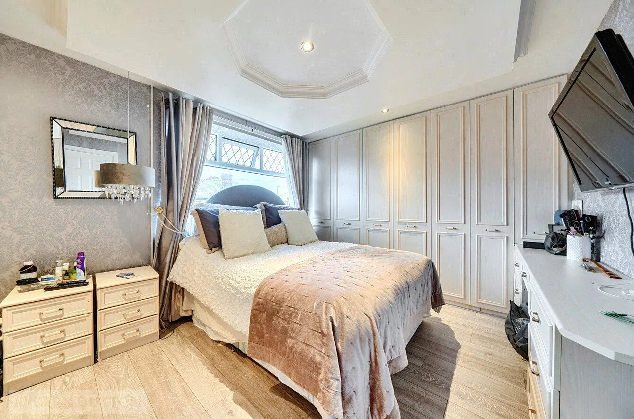 Sedgley Avenue, Buersil, OL16, photo 10