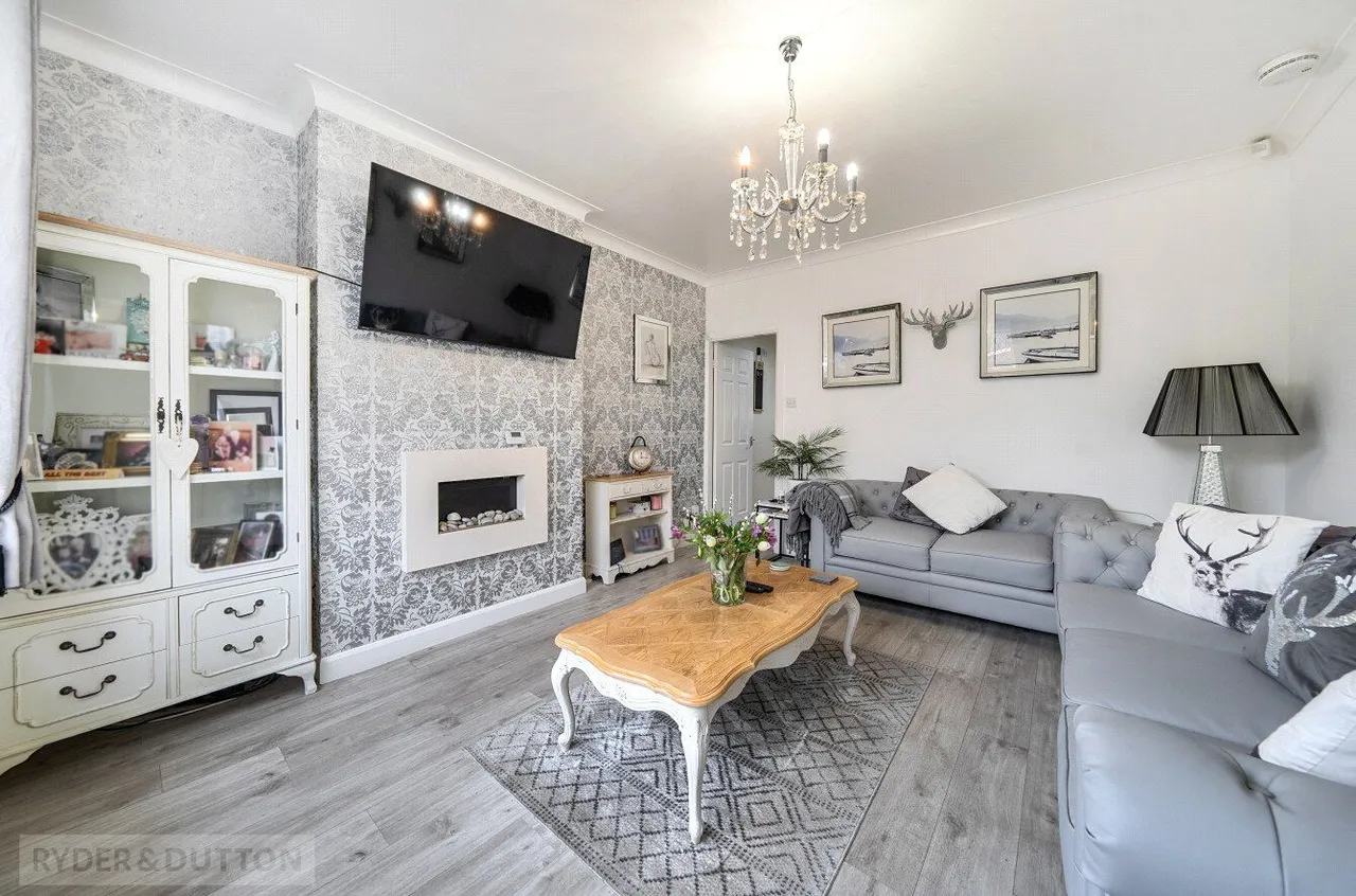 Sedgley Avenue, Buersil, OL16, photo 3