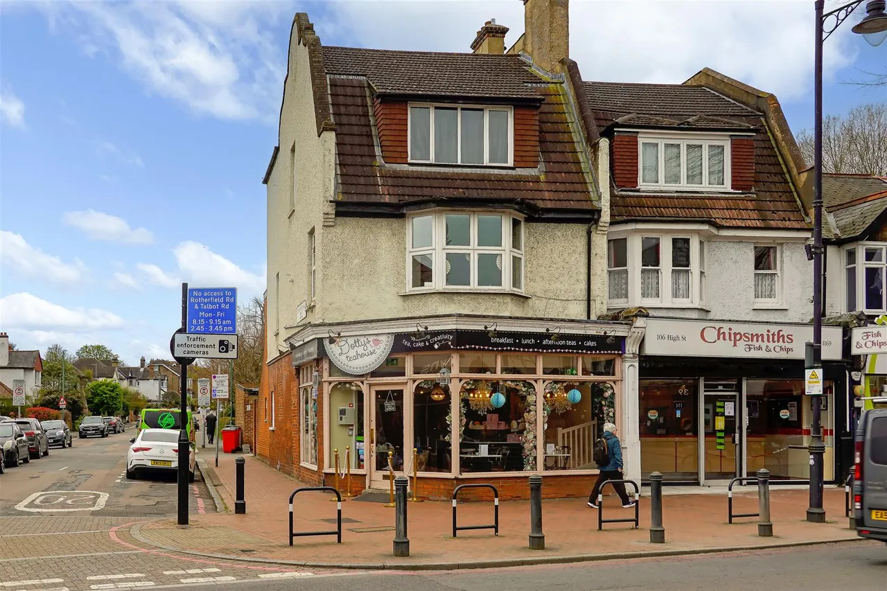 property for sale, High Street, Carshalton