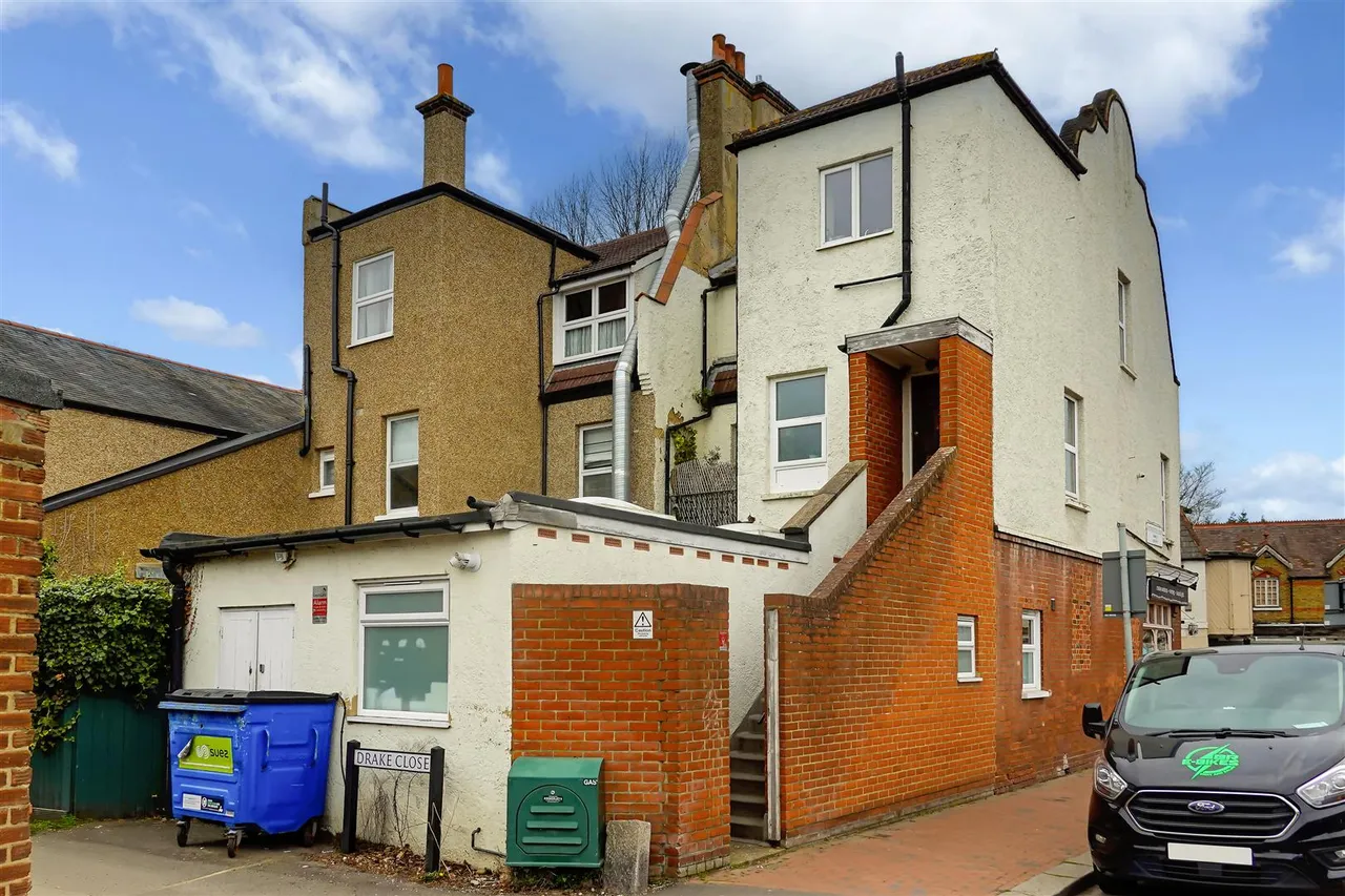 High Street, Carshalton, photo 2