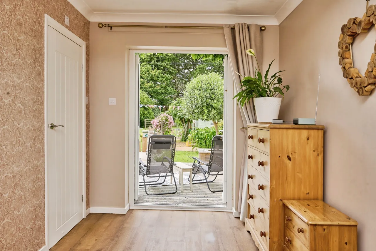 Alverstone Road, Winford, PO36, photo 12