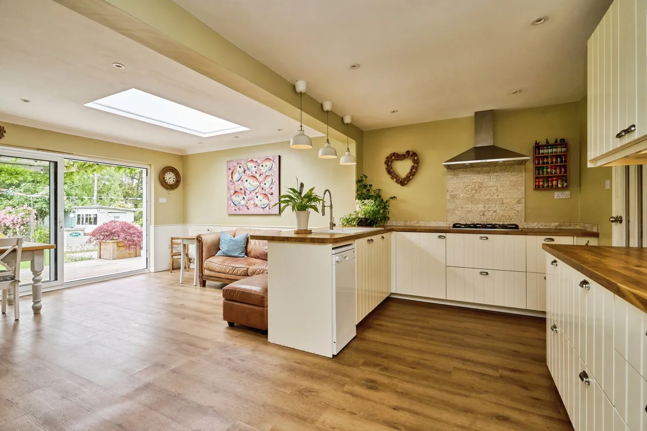 Alverstone Road, Winford, PO36, photo 6