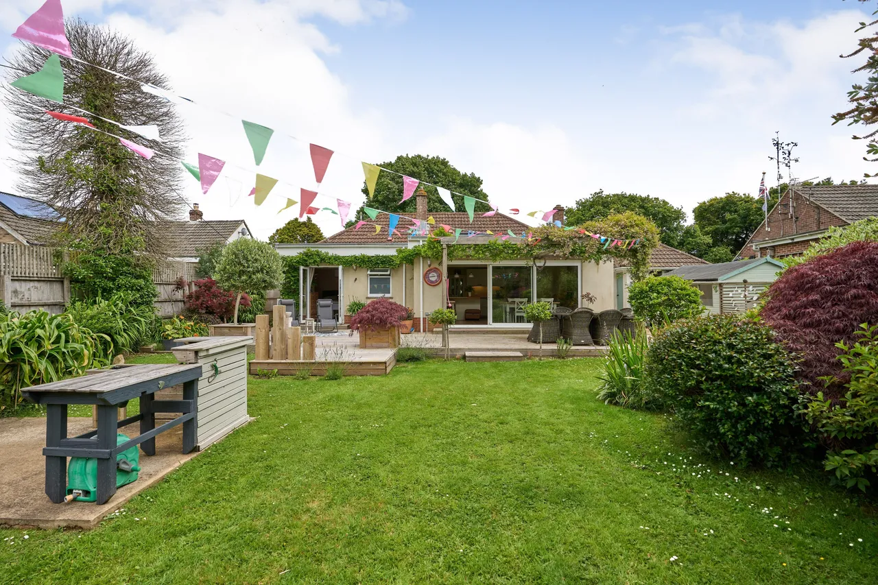 Alverstone Road, Winford, PO36, photo 3