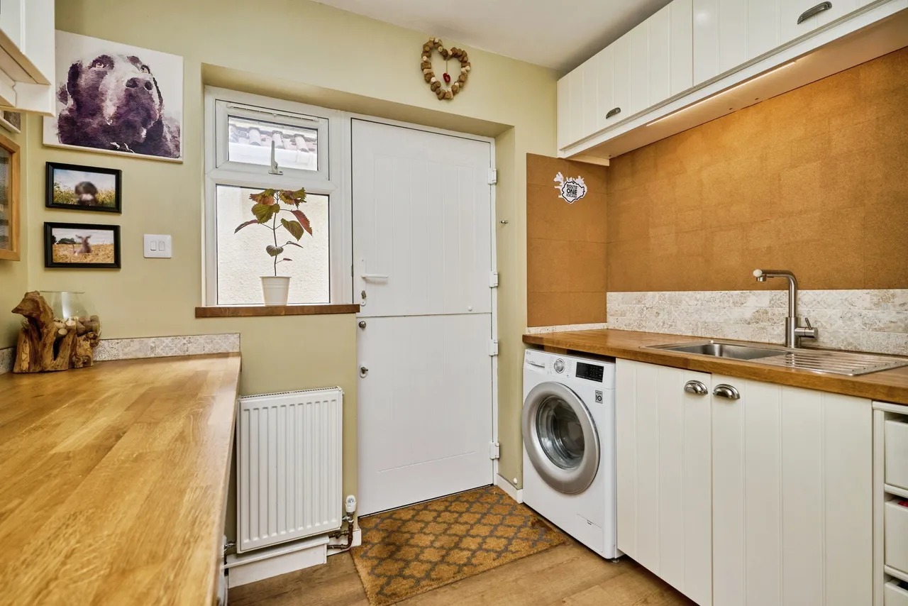 Alverstone Road, Winford, PO36, photo 9