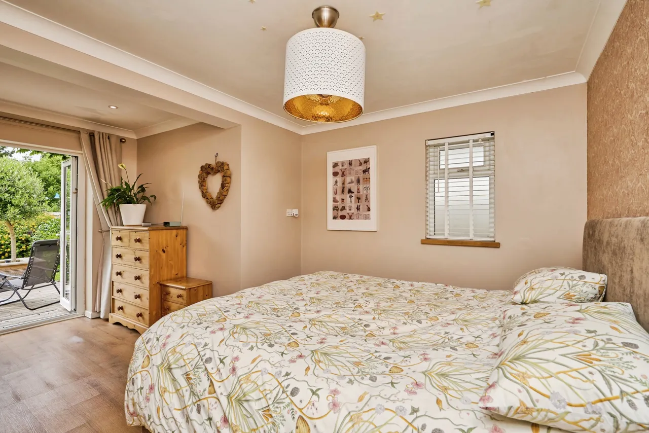 Alverstone Road, Winford, PO36, photo 13