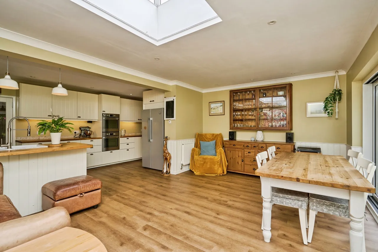 Alverstone Road, Winford, PO36, photo 7