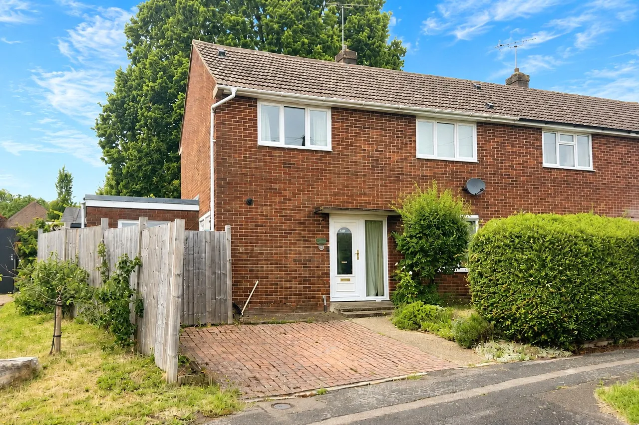 2 bed house for sale — Field Road, Farnborough, Hampshire, GU14 9DJ